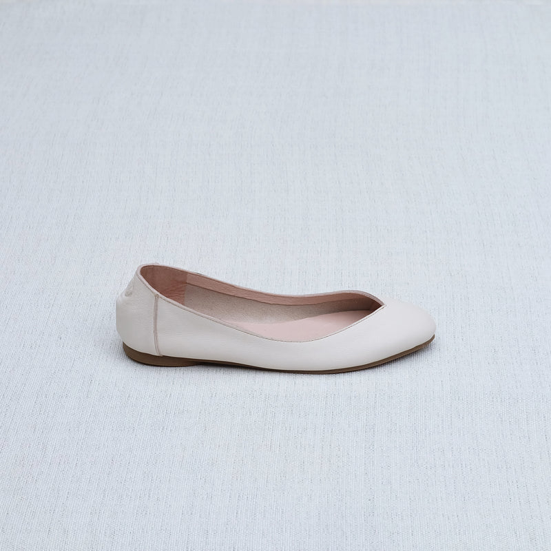 Pointy Basic Cream in Genuine Leather (Pre-order)