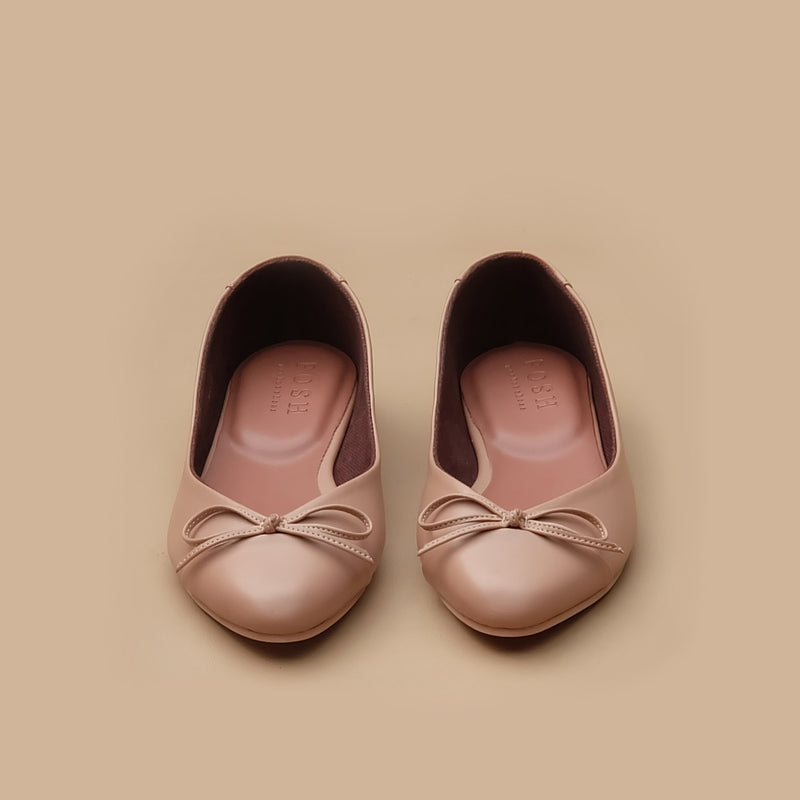 Erin in Beige